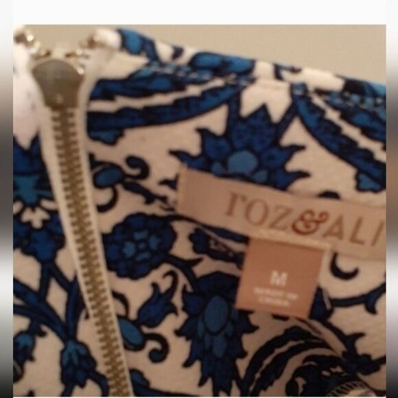 roz ali top m blue white paisley print summer short sleeve knit blouse shirt - Picture 4 of 5